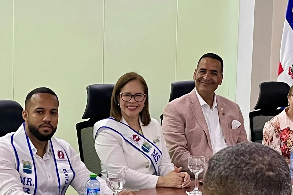 Delegacion del Desfile Dominicano de Nueva Jersey en la Camara de Comercio de Barahona